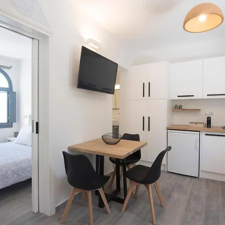 White New 1bd House With Private Jacuzzi In Isterni